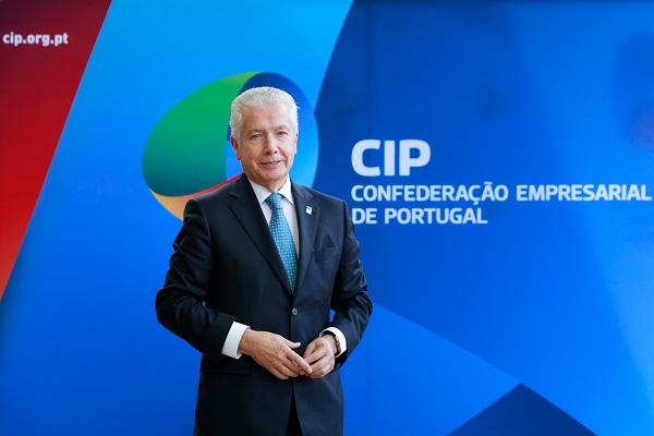 Os salários não sobem por varinha mágica